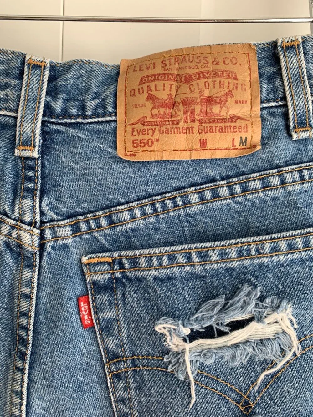 Levi's 550 Denim Short women’s Size 8 Midium rise - Picture 3 of 6